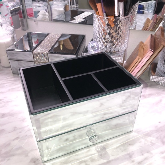 Mirrored makeup organizer - Picture 4 of 6